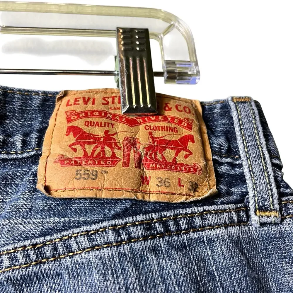 Levi's 559 Jeans Size 36 x‎ 32 EUC Medium Wash (2927)